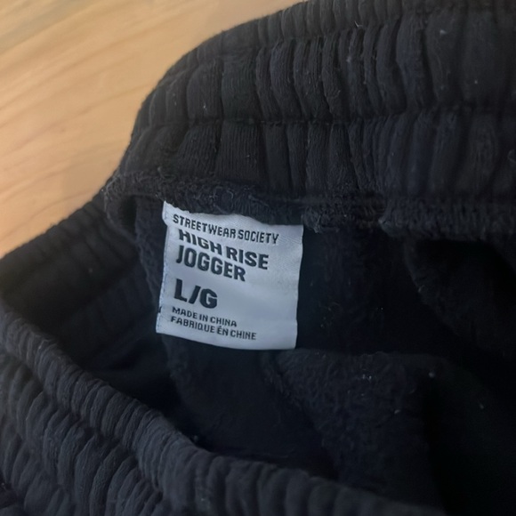 2 Large Sweatpants😍 - Picture 4 of 4